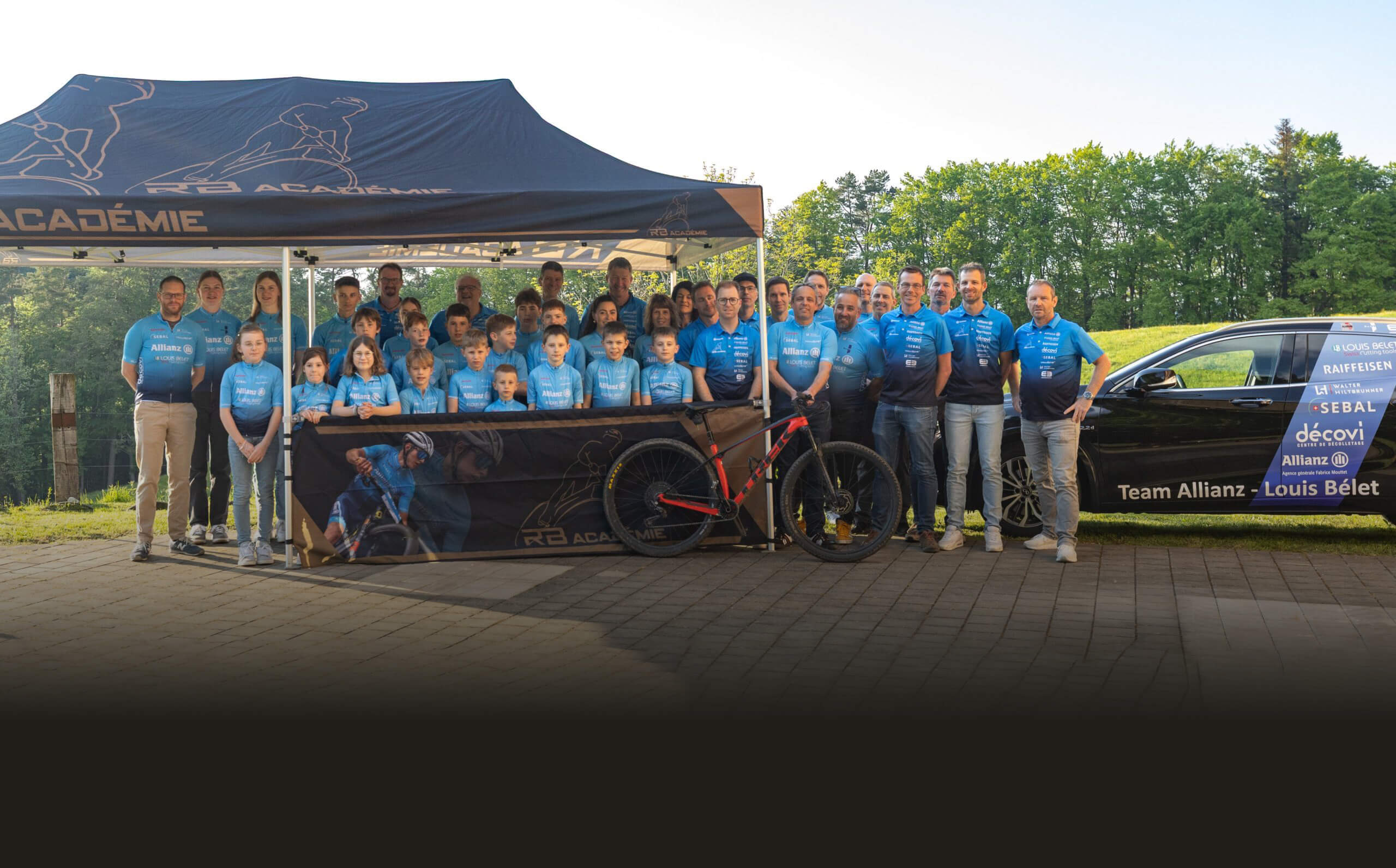 Photo d'ensemble des membres du Vélo-Club Val Terbi